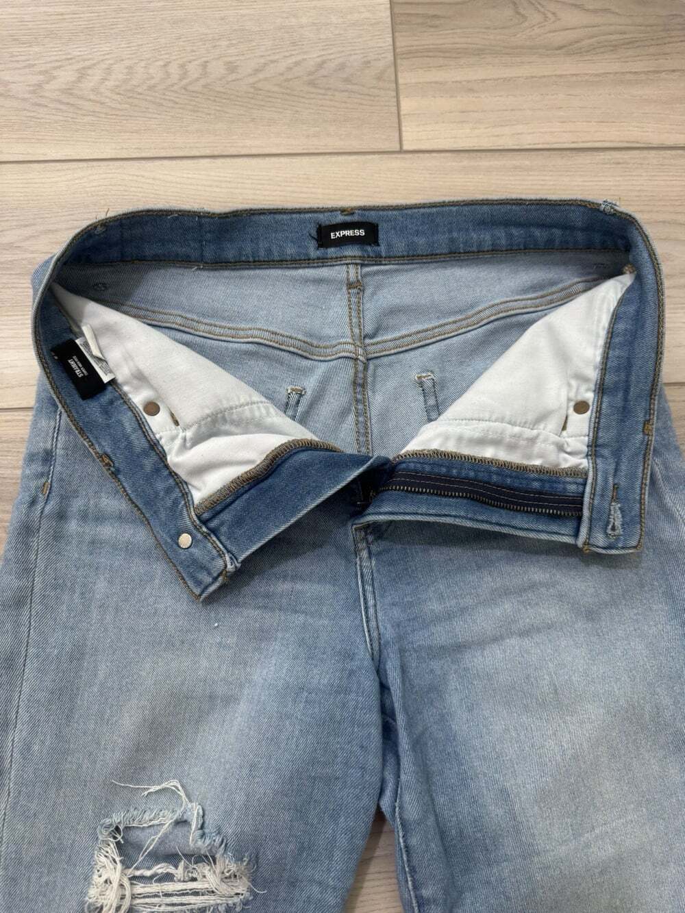 Express Women's Straight Super High Rise Distressed Jeans Light Wash Size 10 R - Picture 3 of 7